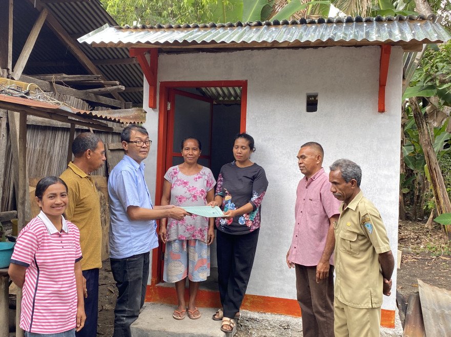 SERAH TERIMA BANTUAN WC SEHAT BAGI 1 KELUARGA DI WILAYAH DUSUN I-DESA LETMAFO