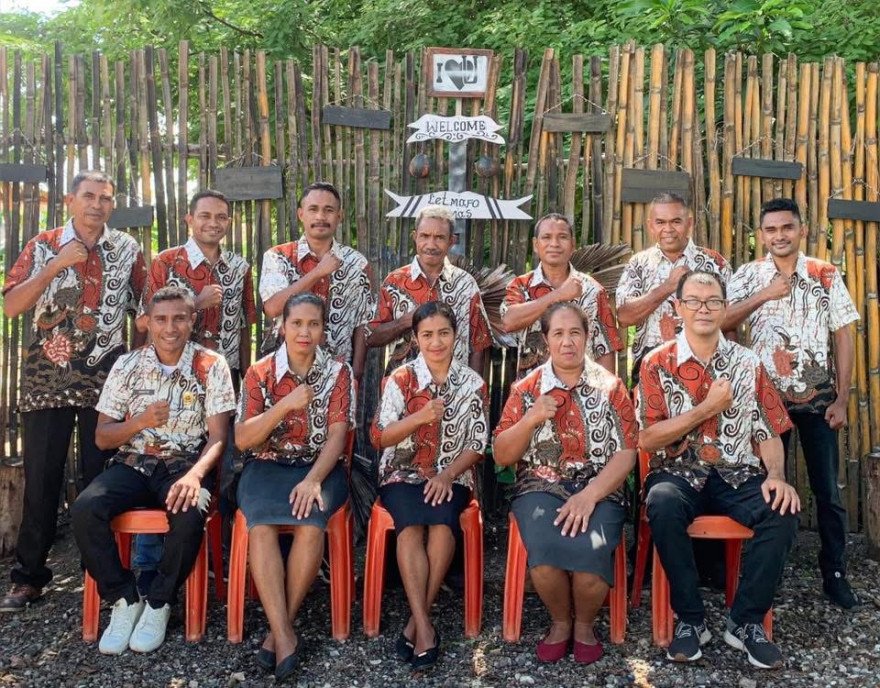 HARI INI:PERANGKAT DESA LETMAFO MELAPORKAN KINERJA BULANAN/PERIODIK SESUAI TUPOKSI MASING-MASING